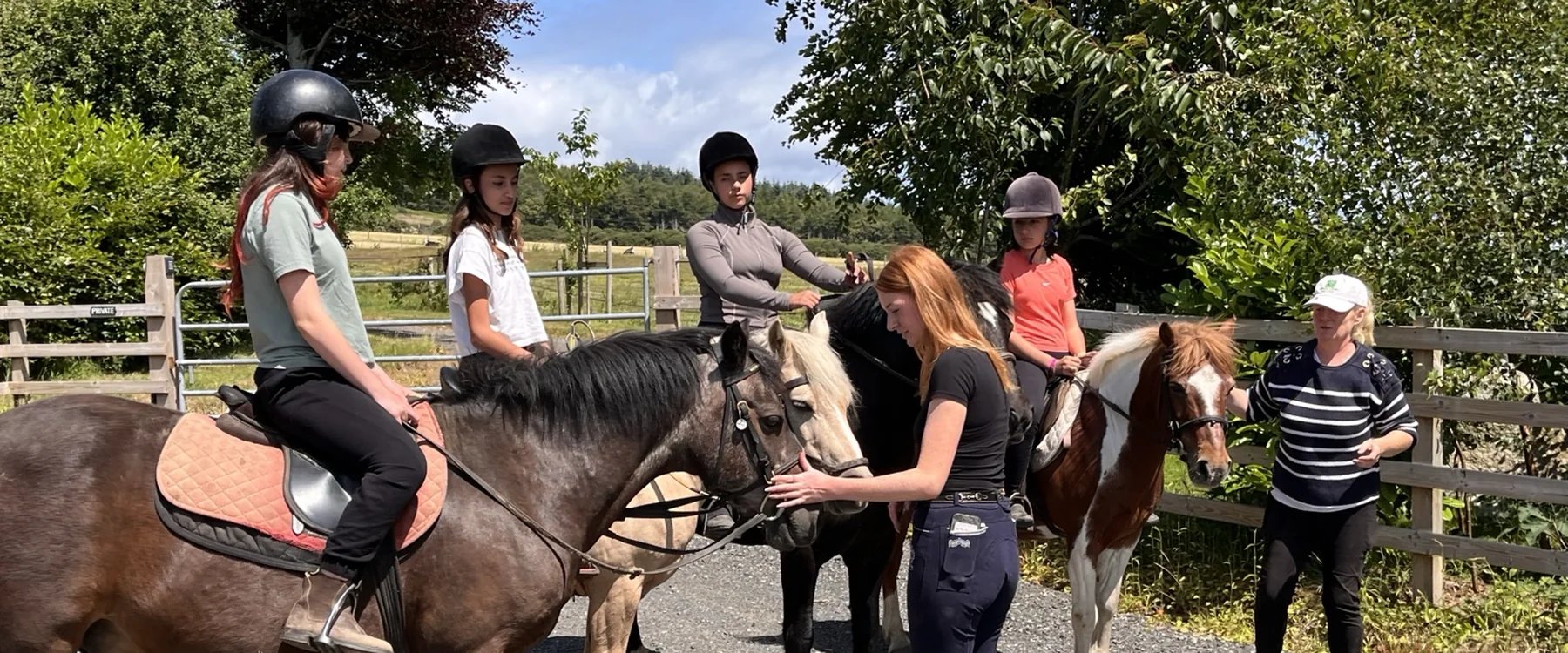 C2 students horse riding during an English immersion stay in Ireland